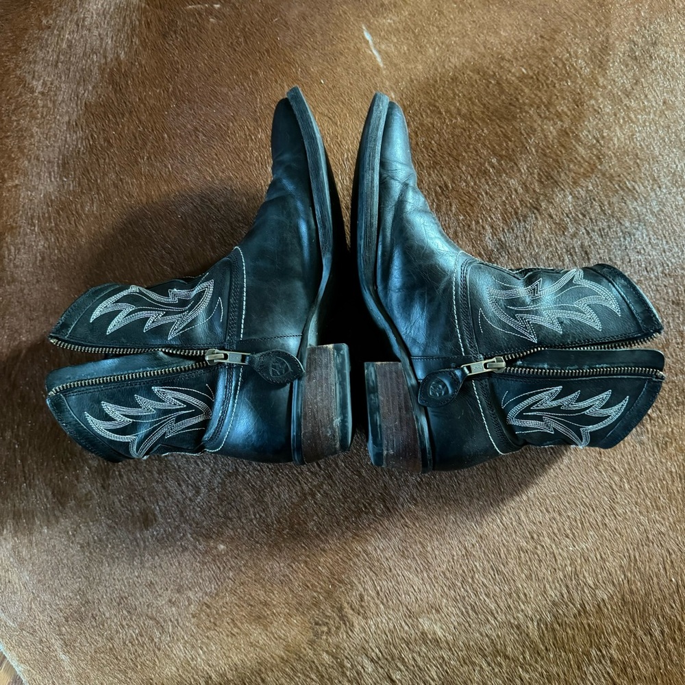 Ariat cowboy boots 7.5